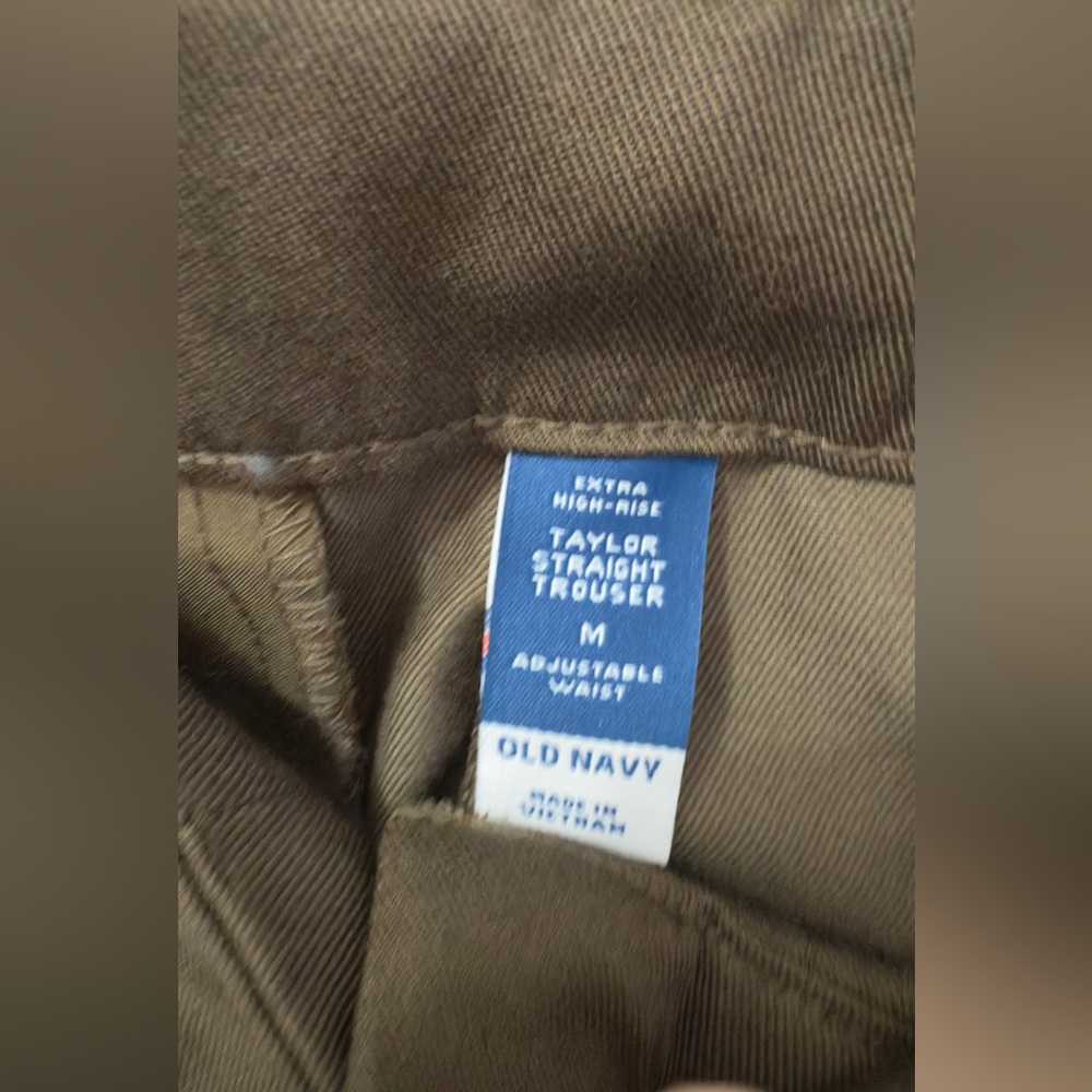 Old Navy women’s Dark Brown Cargo Pants - Picture 3 of 7